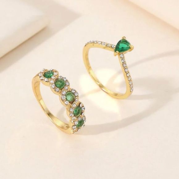 Zara Jewelry - 🔅✨Vintage Pear Shaped Emerald GoldTone Ring Set🔅✨